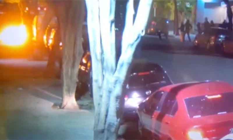 Encapuchados atacaron el edificio del diario Clarín con bombas molotov