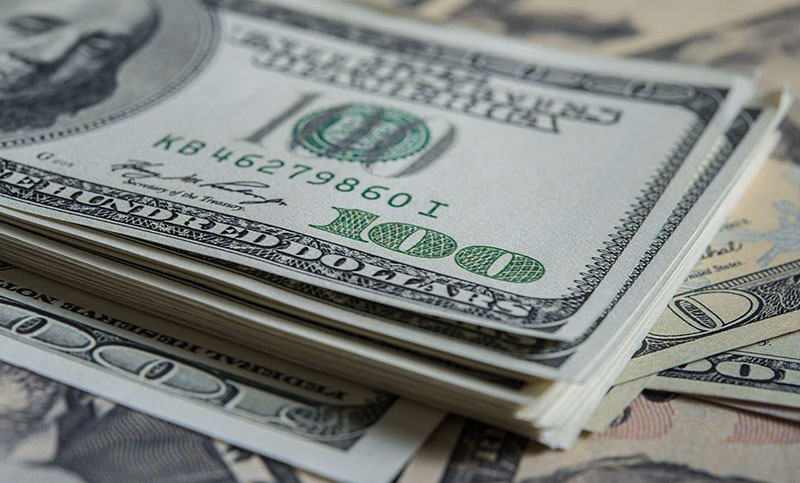 Tras alcanzar un nuevo récord, el dólar «blue» cerró en $199