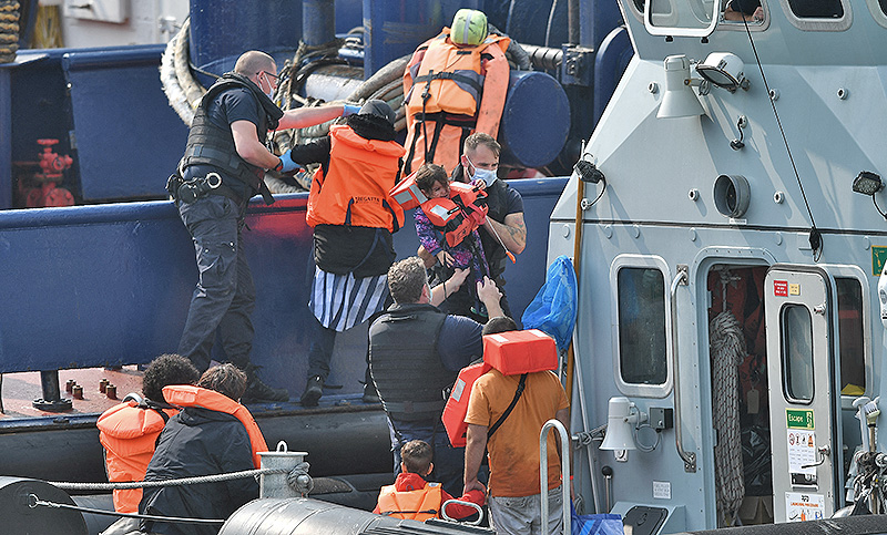 Reino Unido registra un récord de migrantes que intentan cruzar el Canal de la Mancha