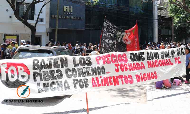 Jornada de lucha por alimentos dignos: «Bajen los precios, que aquí solo hay pibes comiendo»