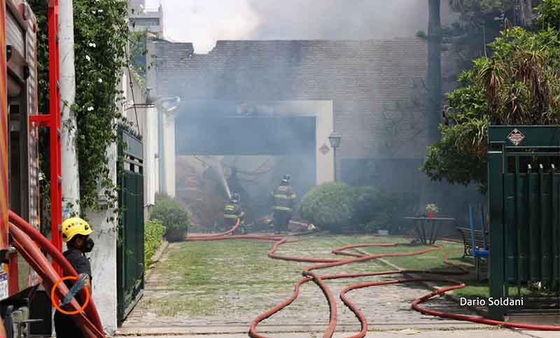 Conmoción en el macrocentro: arde una fábrica de corchos, las pérdidas son totales