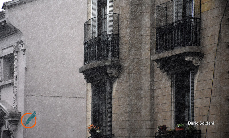 El martes podría comenzar con tormentas y descenso de temperatura