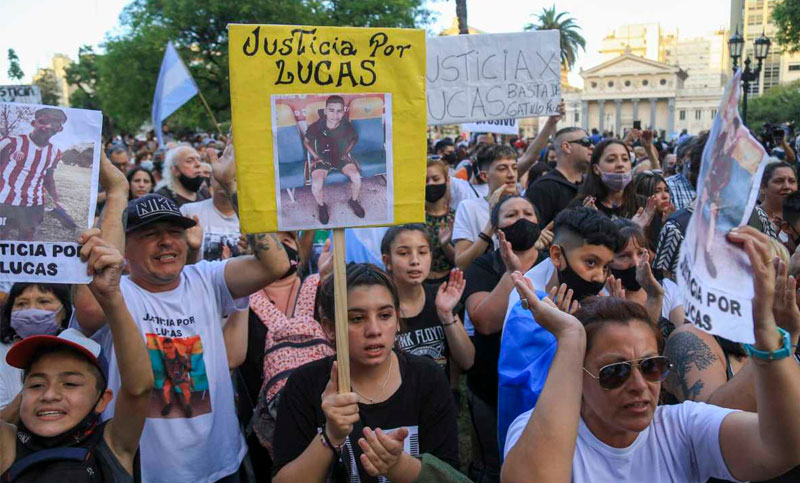 Multitudinaria marcha para pedir justicia por Lucas González