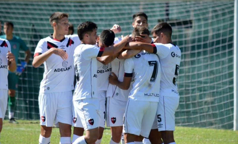Con doblete de Funez y la presencia de Castro, Newell’s goleó en reserva