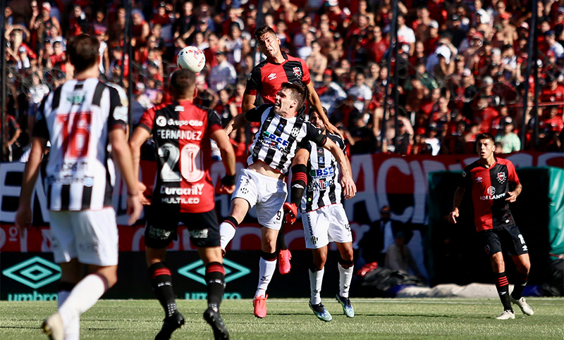Newell’s no le encontraba la vuelta a Central Córdoba, pero Maxi tuvo la solución