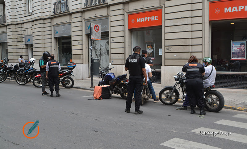 Operativo de control de motos en el centro rosarino