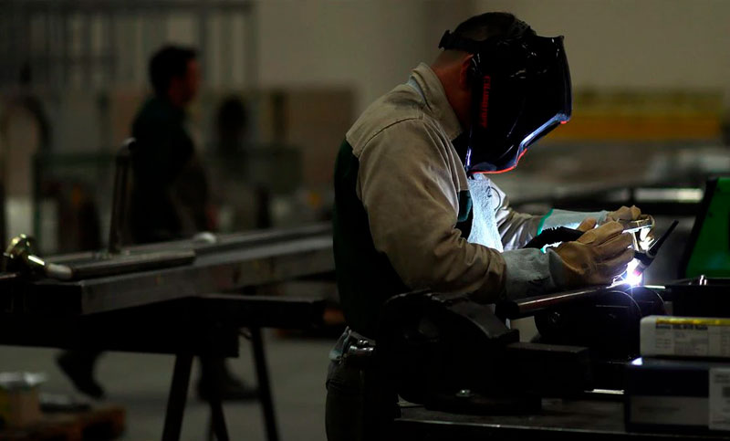 Salarios recuperan algo frente a la inflación, informales siguen lejos