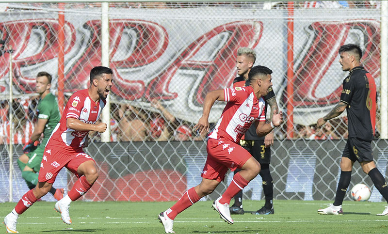 Unión goleó en el clásico y clasificó a la Sudamericana