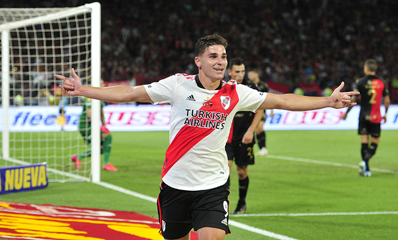 Con un Julián Alvarez intratable, River goleó a Colón y se llevó el Trofeo de Campeones