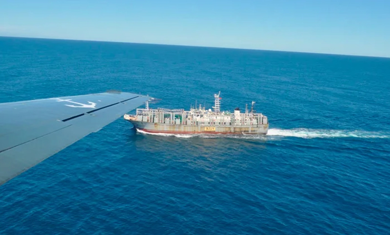 La Armada Argentina monitorea el ingreso de 300 pesqueros chinos al Atlántico Sur