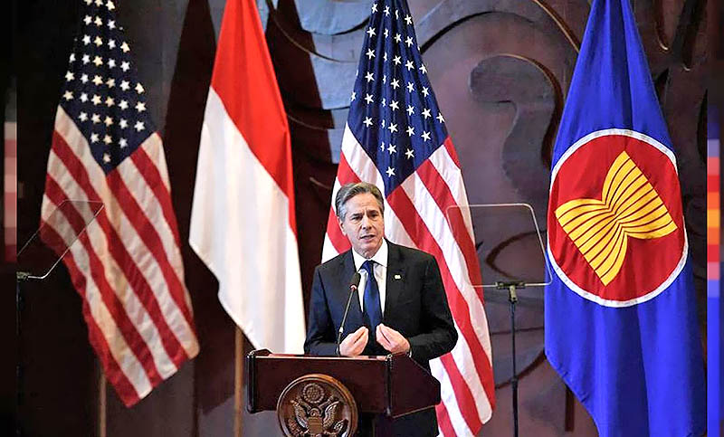 Estados Unidos promete más presencia militar en Asia para contener a China