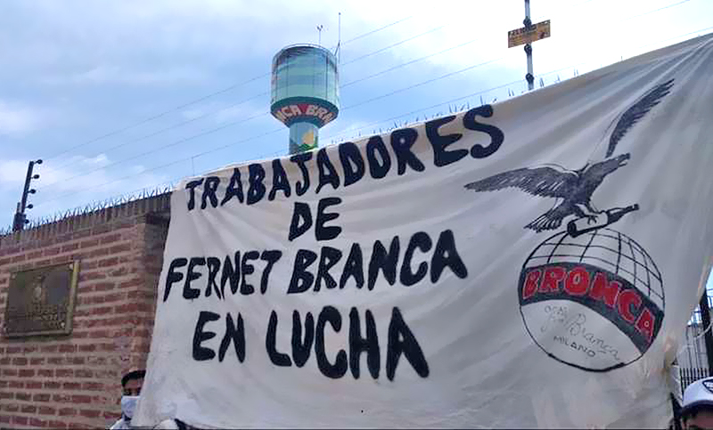 El conflicto salarial desatado en Fernet Branca pone en riesgo el abastecimiento de la bebida