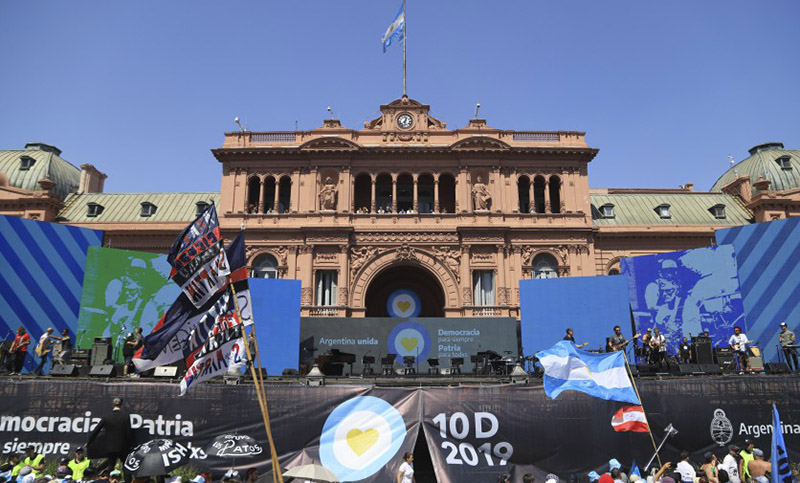 Festival Democracia para siempre: ¿qué artistas se presentarán en Plaza de Mayo?