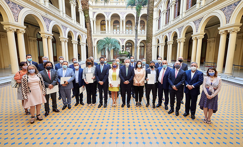 Con el apoyo de las 23 provincias, se firmó un nuevo Consenso Fiscal