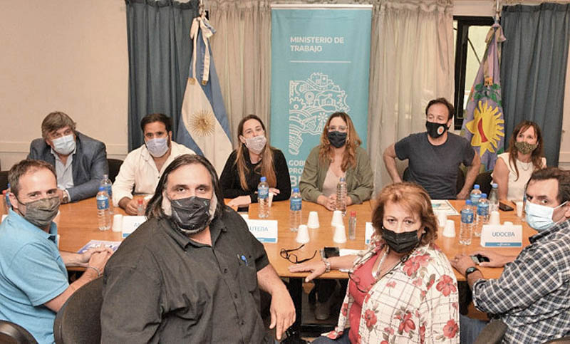Los docentes bonaerenses aceptaron la propuesta salarial que lleva al 54 % el aumento anual
