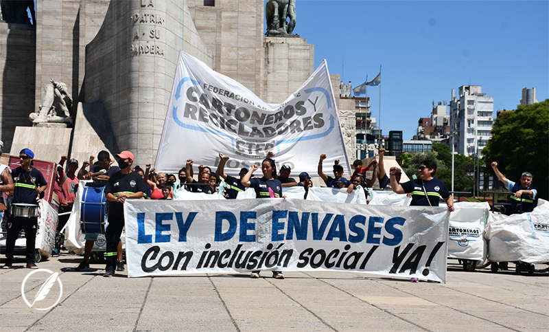 Movilización de recolectores de Rosario para reclamar por la Ley de Envases