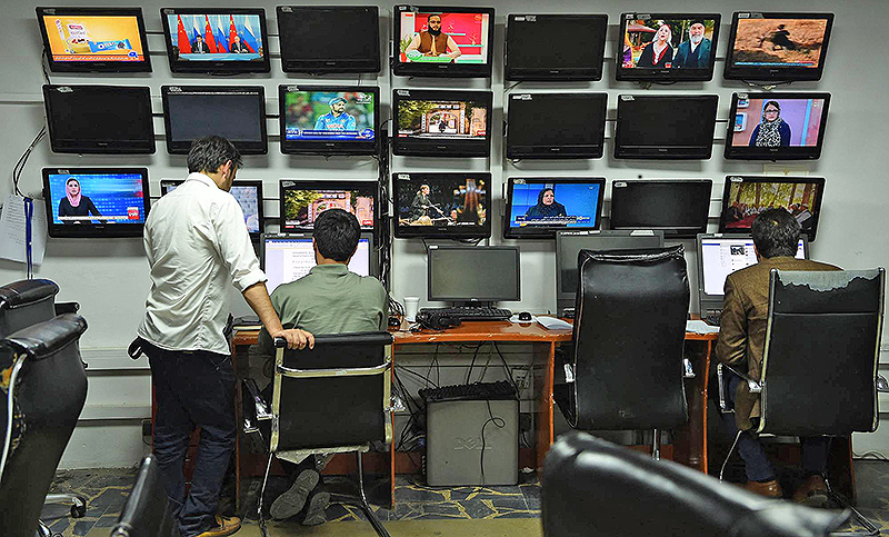 El 43% de los medios de prensa cerraron en Afganistán desde que gobiernan los talibanes