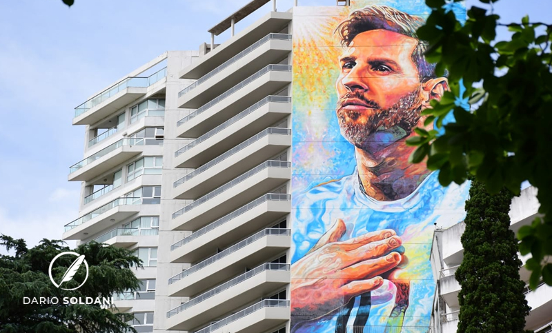 De cara al río, se inauguró el mayor mural rosarino en homenaje a Messi