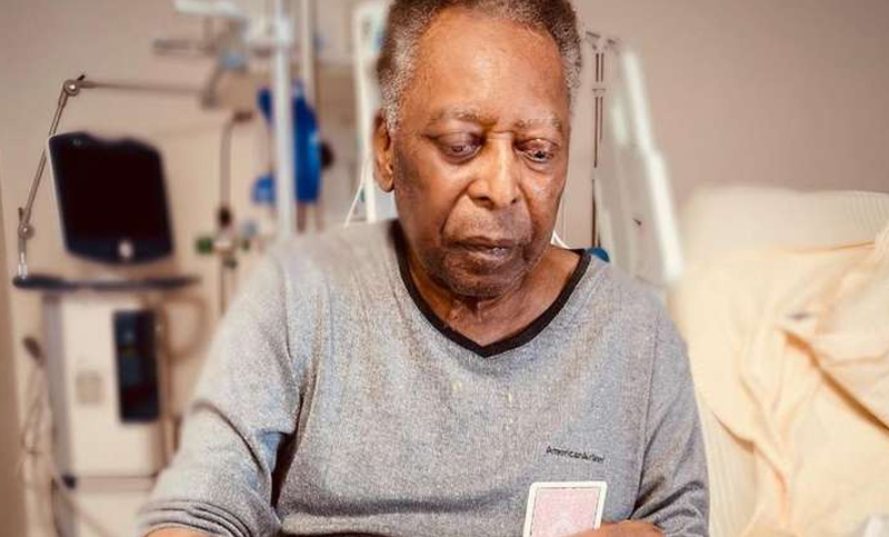 Pelé fue internado para iniciar tratamiento por un tumor en el colon