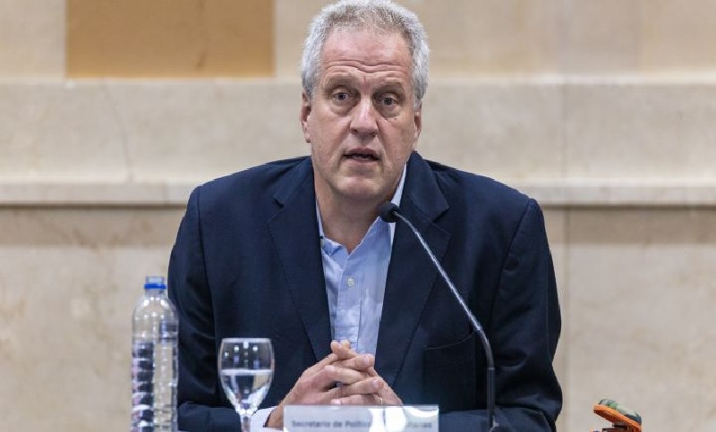 «Coeducación» entre alumno y docente: la propuesta del ministro Perczyk