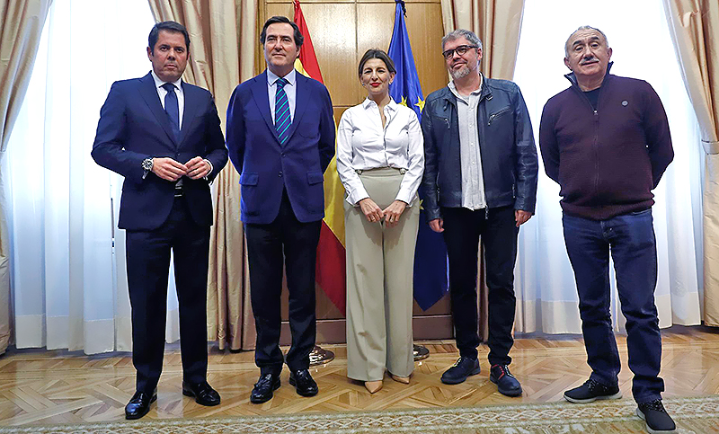 Los empresarios, gremios y el Gobierno de España alcanzan un acuerdo para una reforma laboral
