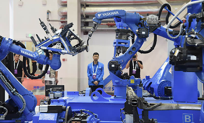 Se acelera el uso global de robots en la industria manufacturera