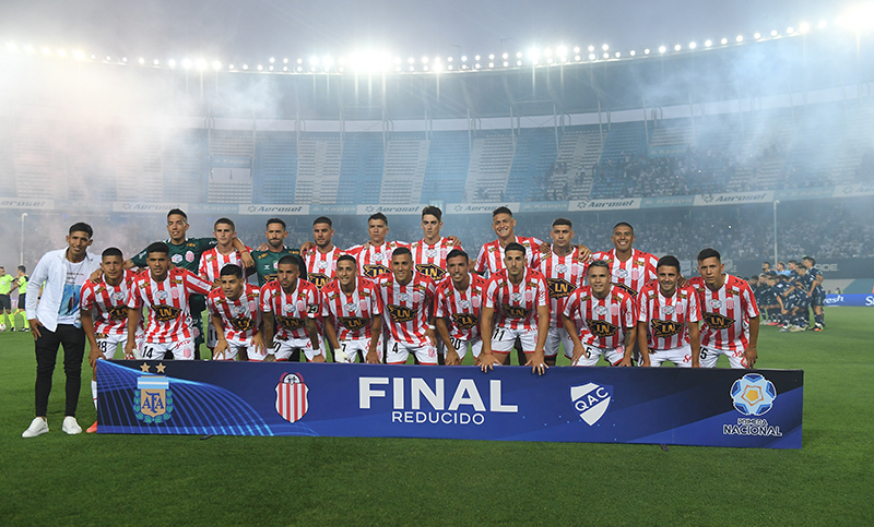 Barracas Central ascendió a primera división por primera vez al vencer a Quilmes por penales