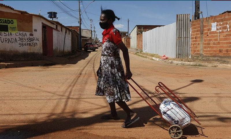 El nivel de endeudamiento de las familias brasileñas bate un récord histórico