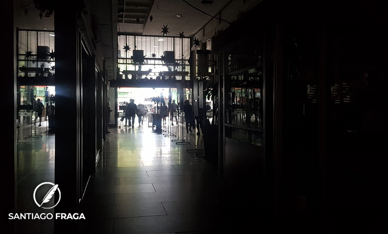 Un corte de electricidad en el microcentro dejó a gran cantidad de locales a oscuras