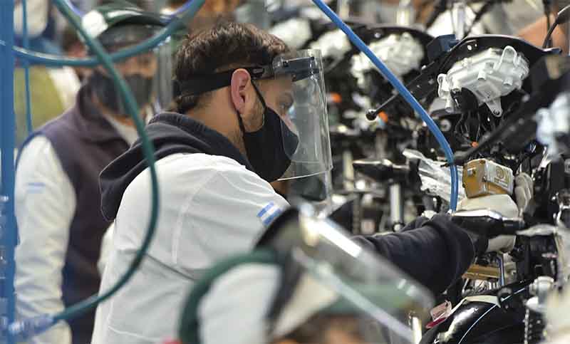 La actividad económica desacelera su recuperación, pero igual crece 6,7%