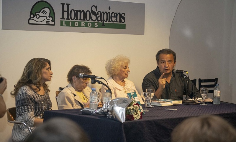Carlos Del Frade presentó su libro «El Caso del Juez Triglia»