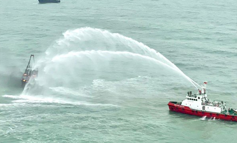 Se incendió un barco pesquero en Hong Kong: hay un muerto y dos desaparecidos