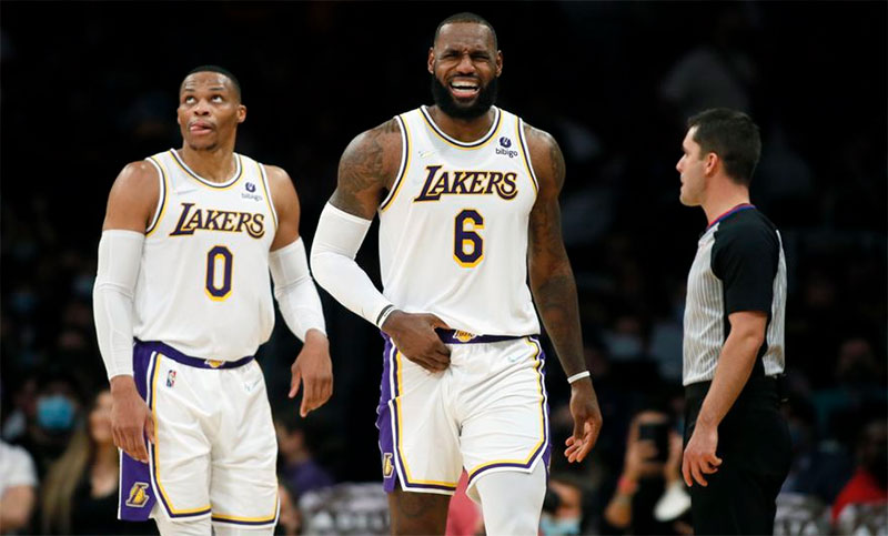 Al final, LeBron no tiene coronavirus y jugará hoy el clásico de Los Angeles