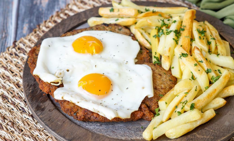 ¡Día Mundial de las Frituras! ¡Qué marche esa milanesa a caballo!!