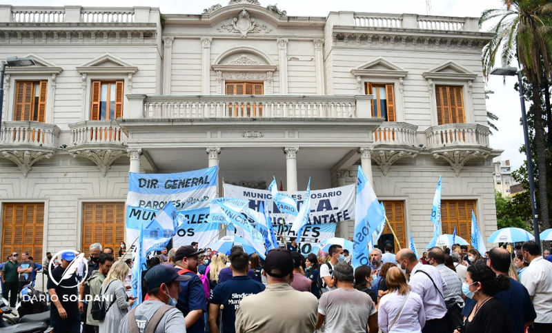 Municipales se manifestaron frente a Iapos contra las “malas prestaciones”