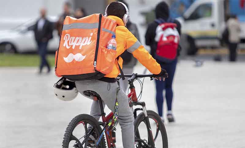 Señalan que las “app” de delivery «no pueden crecer con chicos que pedalean todo el día»