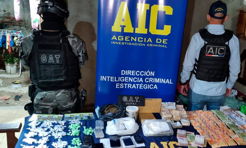 Múltiples allanamientos, dinero y drogas secuestradas y policías detenidos por recibir sobornos