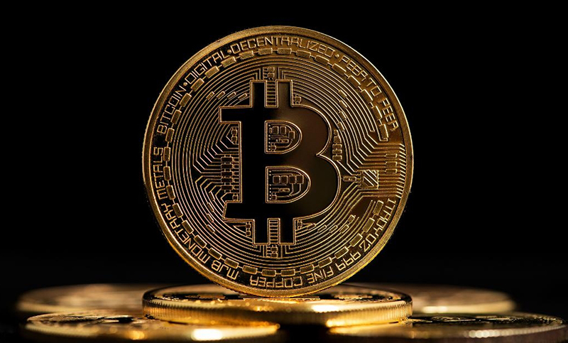 El bitcoin cayó a su nivel más bajo desde su desplome de diciembre