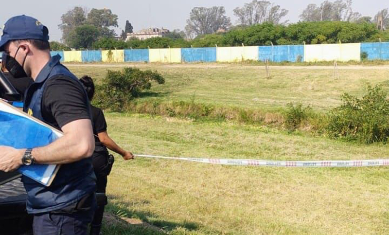 Hallaron un cuerpo sin vida al costado de Circunvalación