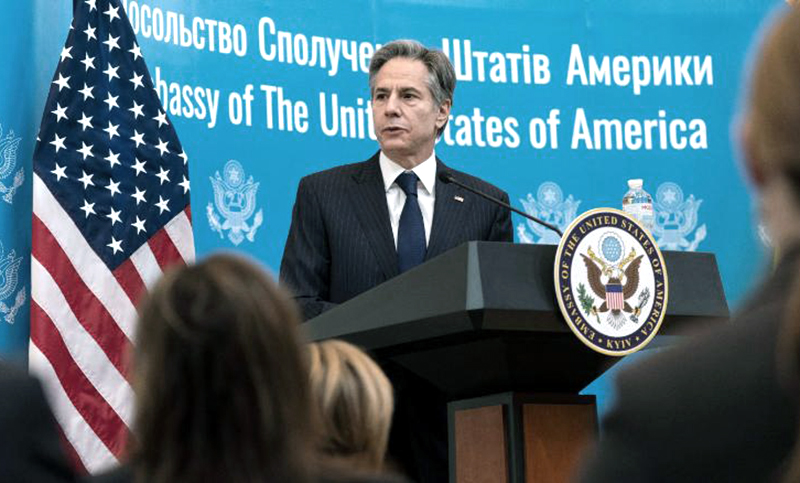 Blinken insta a Rusia a elegir la «vía pacífica» en la crisis sobre Ucrania al llegar a Kiev