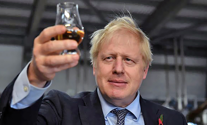 El Parlamento acorrala a Johnson por haber hecho una fiesta en la residencia oficial en pleno confinamiento