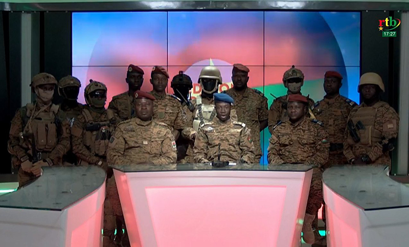 Los militares tomaron el poder en Burkina Faso y se desconoce el paradero del presidente