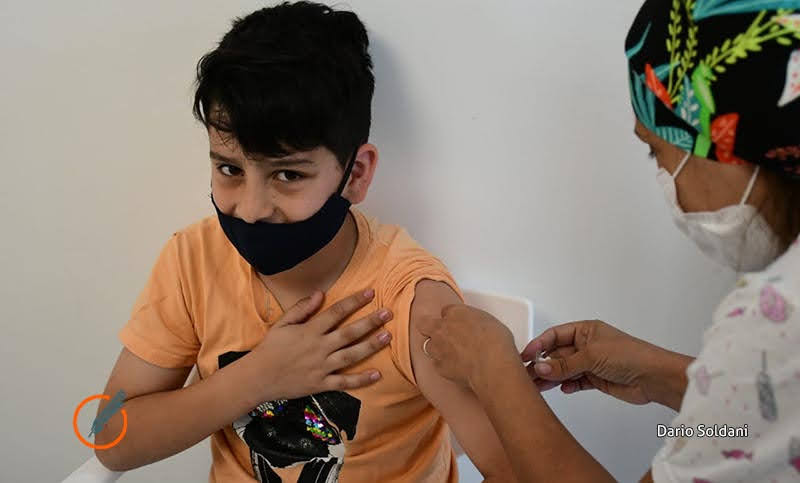 El Gobierno planea acelerar la vacunación de niños y adolescentes para la vuelta a clases