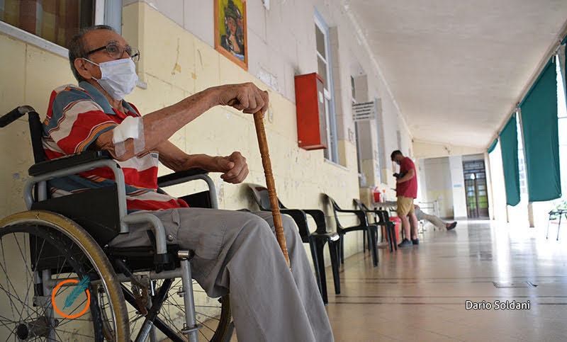 Geriátricos suspenden visitas y salidas ante el aumento de casos de coronavirus