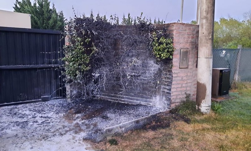 Atentado explosivo y en contra del pase sanitario en la casa de un funcionario de Bahía Blanca