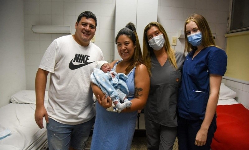 Nació el primer bebé del año en Rosario y se llama «Lionel», como Messi
