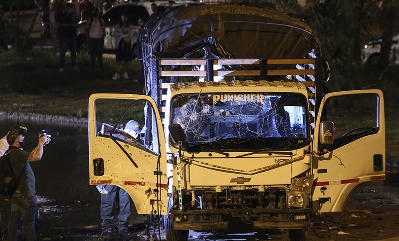 Colombia: explotaron un camión de la policía en un atentado del grupo ELN