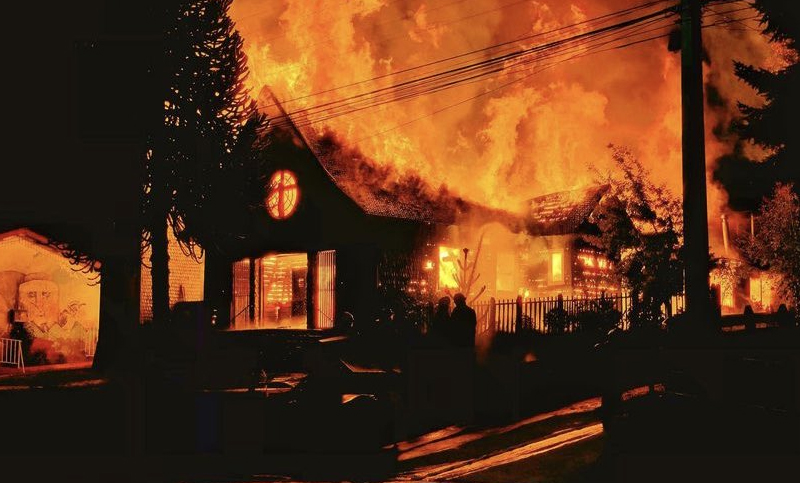 Un incendio destruyó por completo una iglesia en el sur de Chile