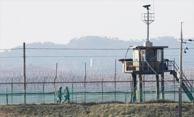 Una persona sin identificar cruzó a pie desde Corea del Sur hacia Corea del Norte