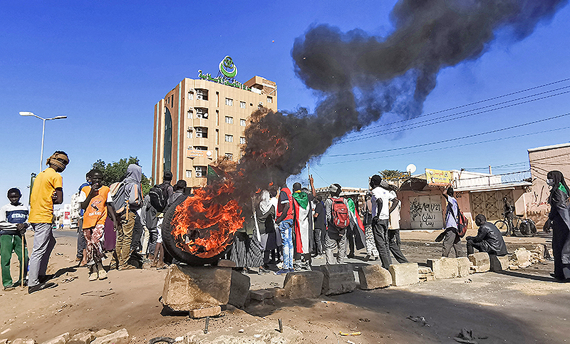 Masivas protestas antimilitares en Sudán, con represión en la capital